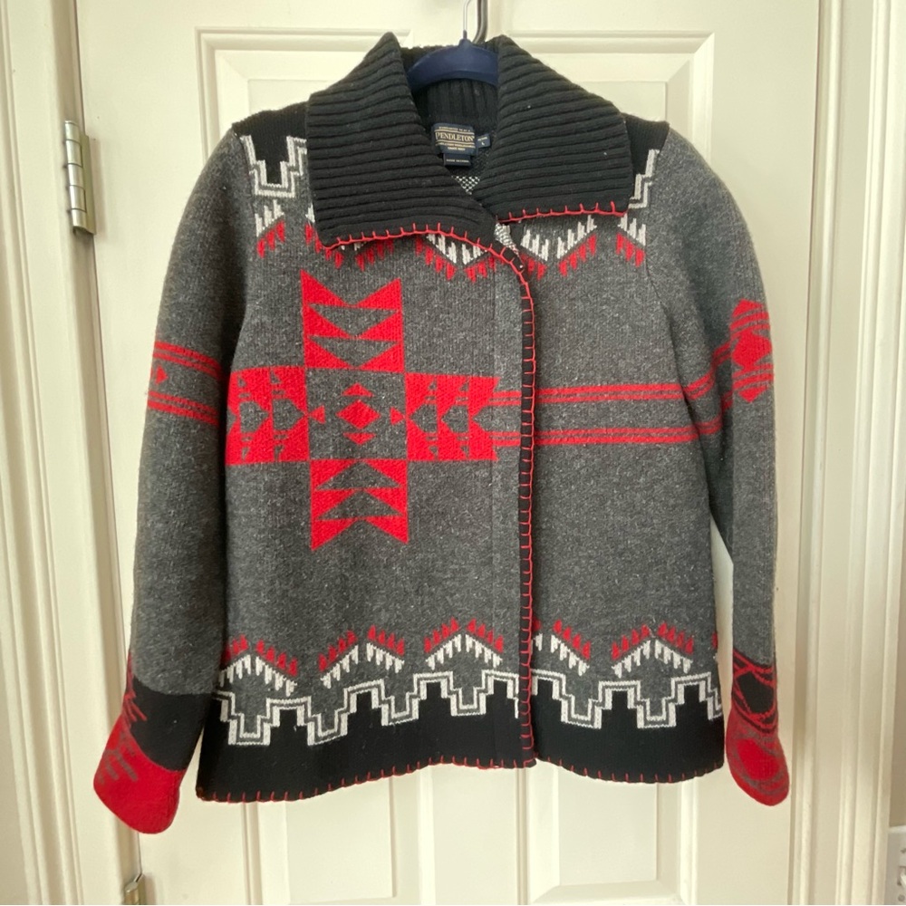 Chic PENDELTON Gray and Red Patterned Sweater